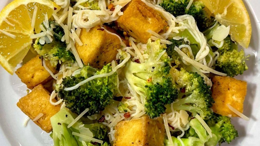 Lemon Garlic Tofu Pasta with Broccoli
