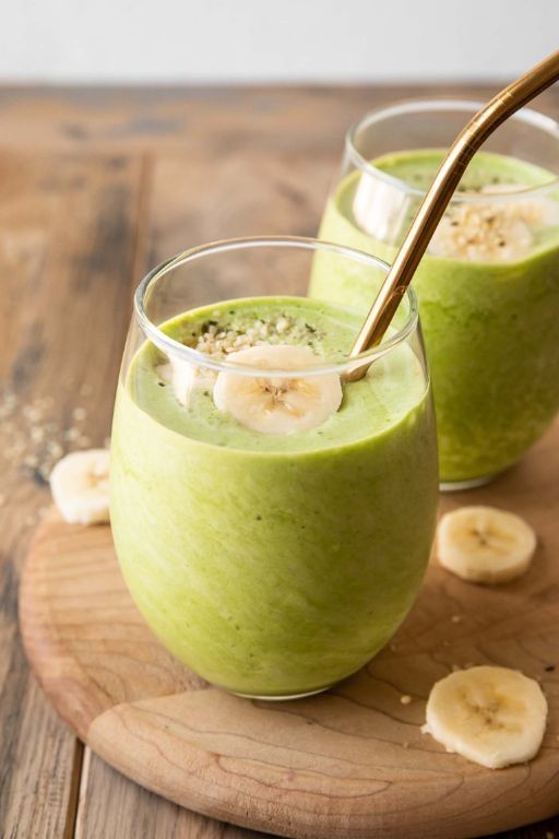 Longevity Spinach Smoothie with Banana and Almond Milk