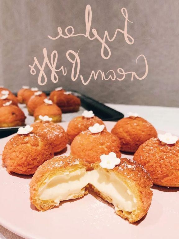 Lychee and Vanilla Cream Puffs