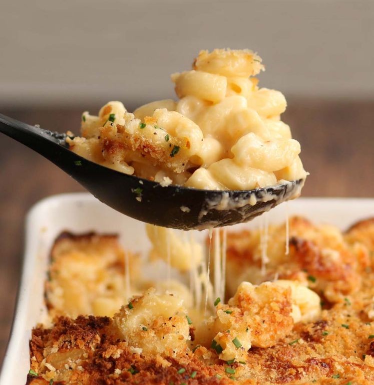 Mac and Cheese with Roasted Garlic and Parmesan