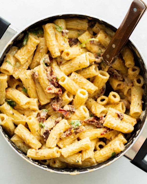 Mac and Cheese with Sun-Dried Tomatoes