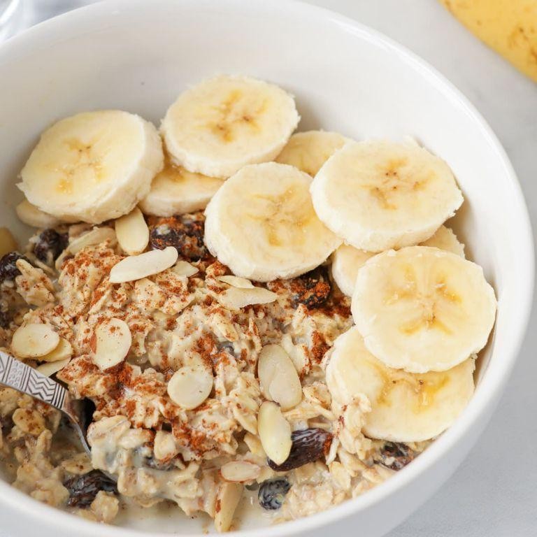 Microwave oatmeal with raisins