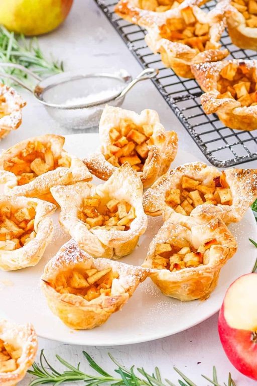 Mini Apple Pies with Puff Pastry