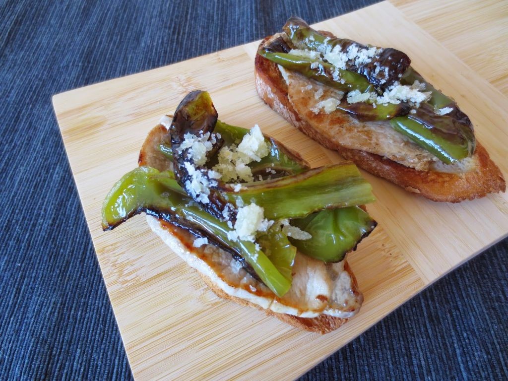 Montaditos de lomo (pork tenderloin sliders)
