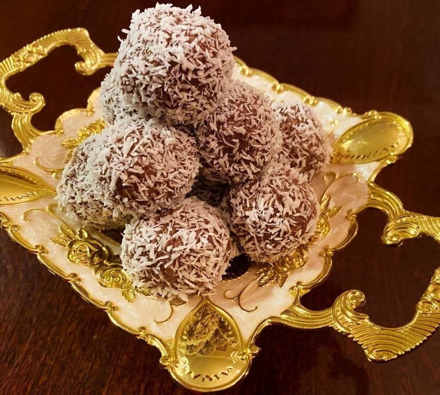 Nutella Swirl Coconut Laddu