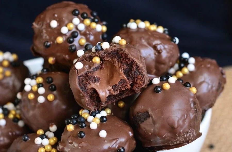 Nutella-stuffed mini brownie bites