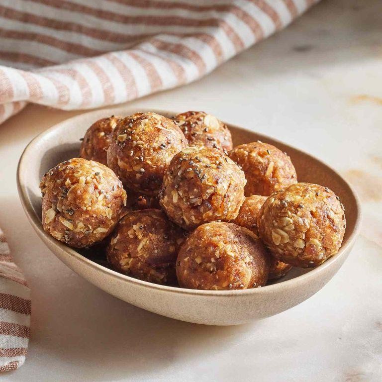 Oatmeal Energy Balls with Peanut Butter