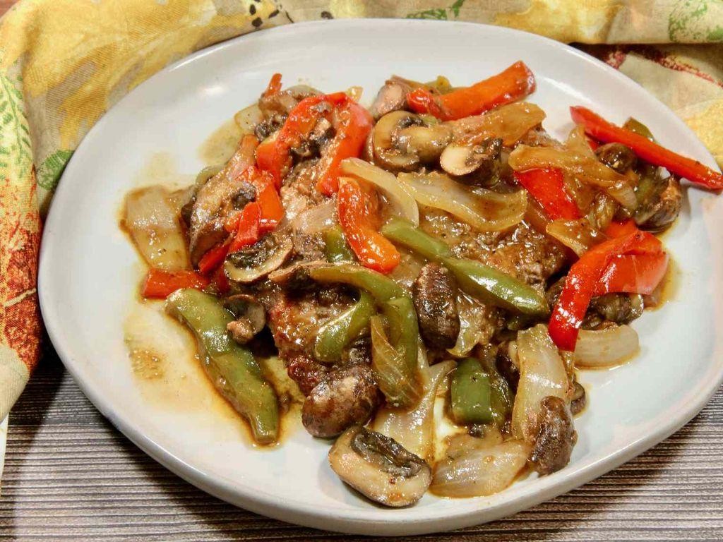 Oven-Baked Cube Steak and Vegetable Medley