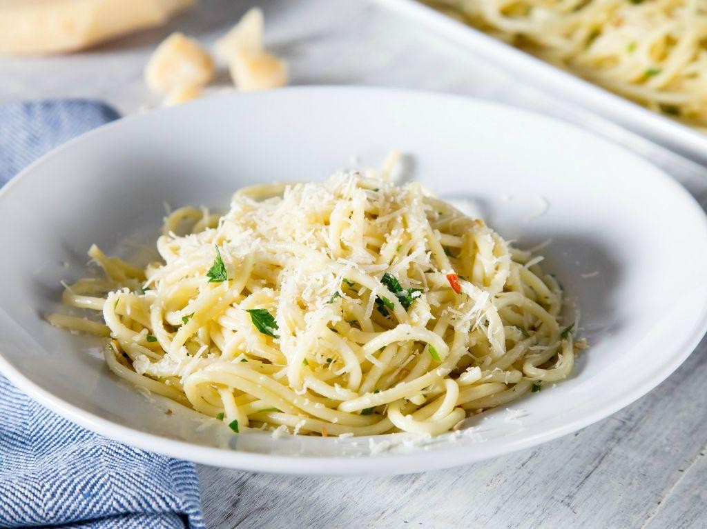 Pasta with Olive Oil and Garlic