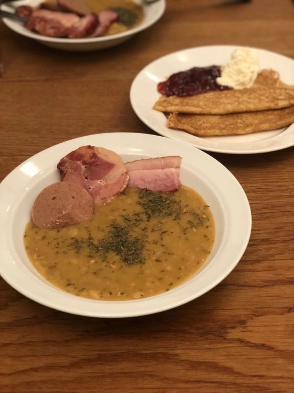 Pea Soup with Pancakes (Ärtsoppa och Pannkakor)