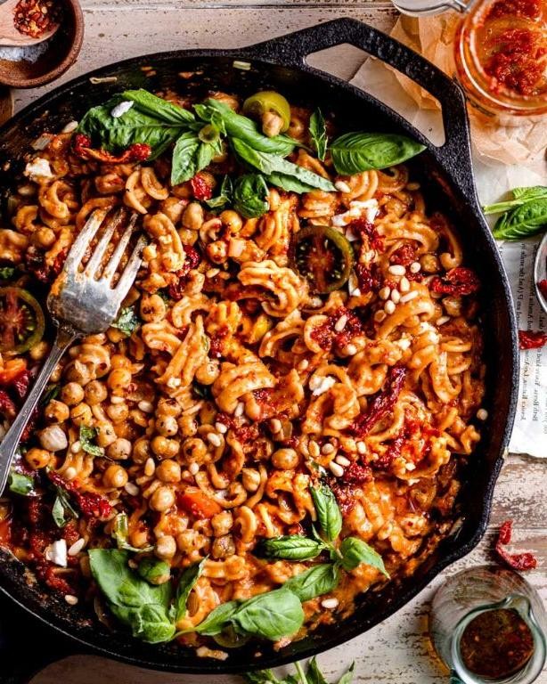Pesto Cascatelli with Sun-Dried Tomatoes