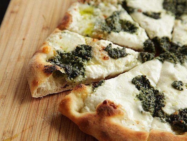 Pesto and Mozzarella White Pizza Dip