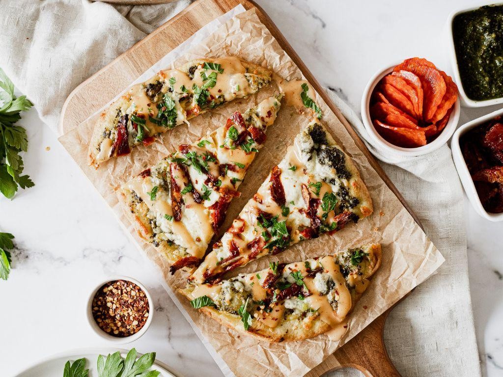 Pesto and Sun-Dried Tomato Flatbread