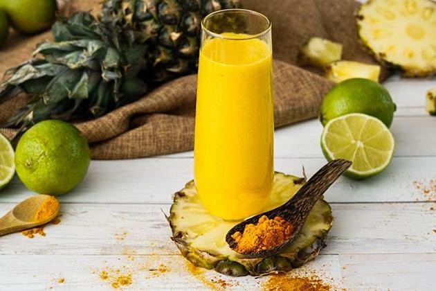 Pineapple and Turmeric Fat-Burning Juice