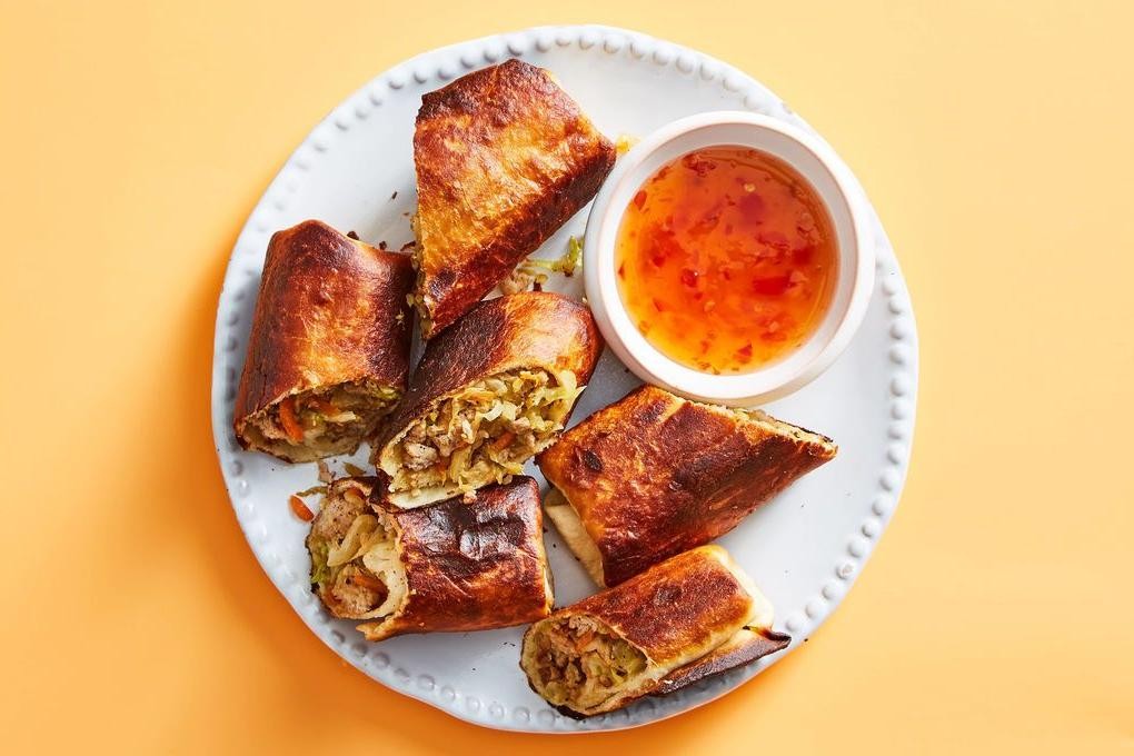 Pulled Pork Egg Rolls with Sweet Chili Sauce