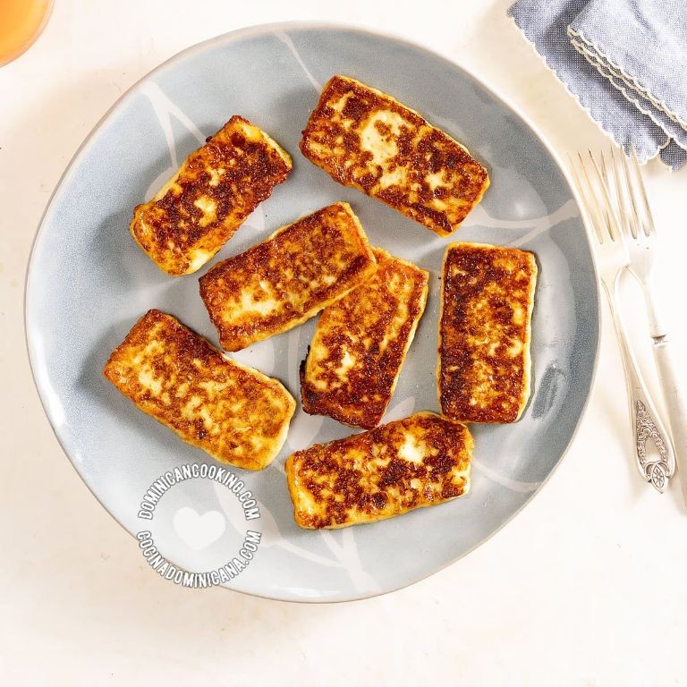Queso frito con miel (fried cheese with honey)