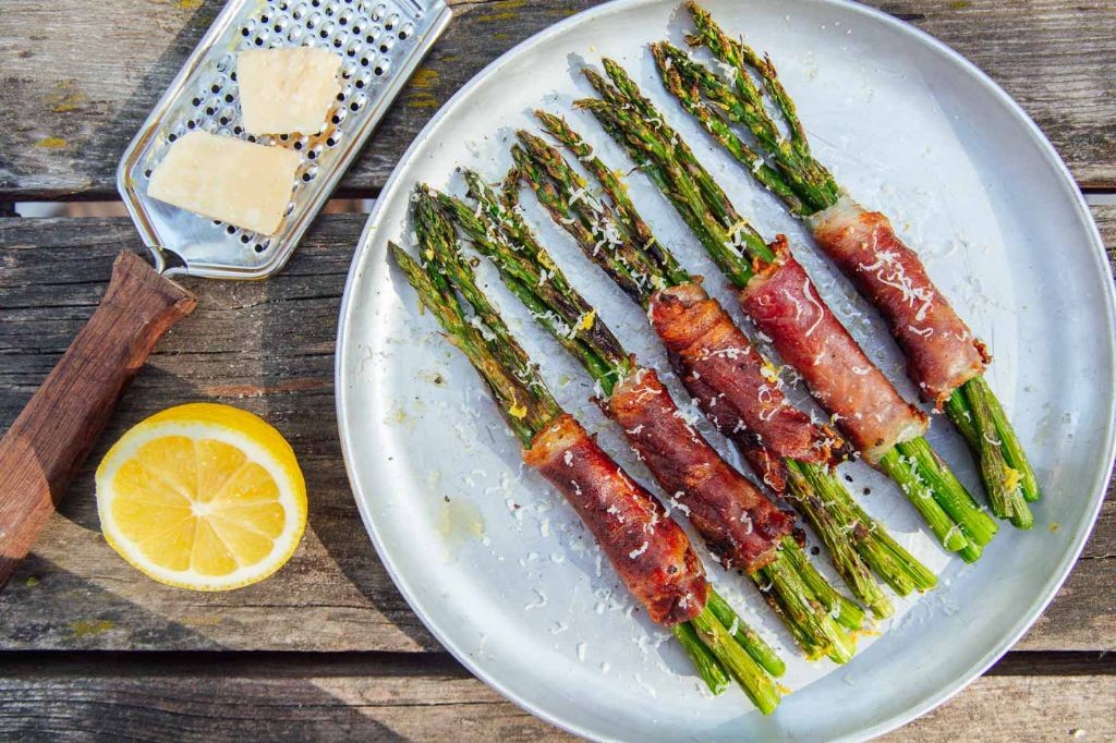 Quick Asparagus and Prosciutto Bundles