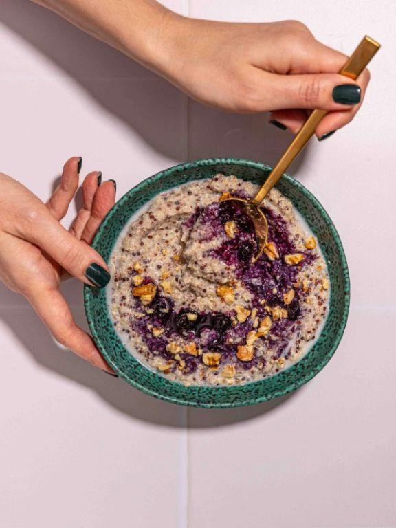 Quinoa Porridge with Almond Milk
