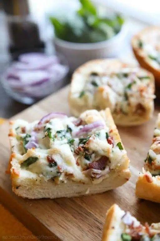 Ragu Alfredo Garlic Bread Pizza
