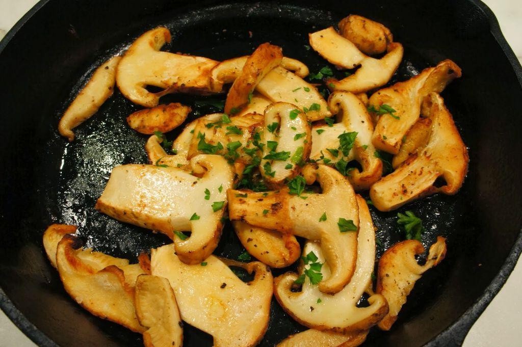 Roasted Matsutake with Garlic Butter