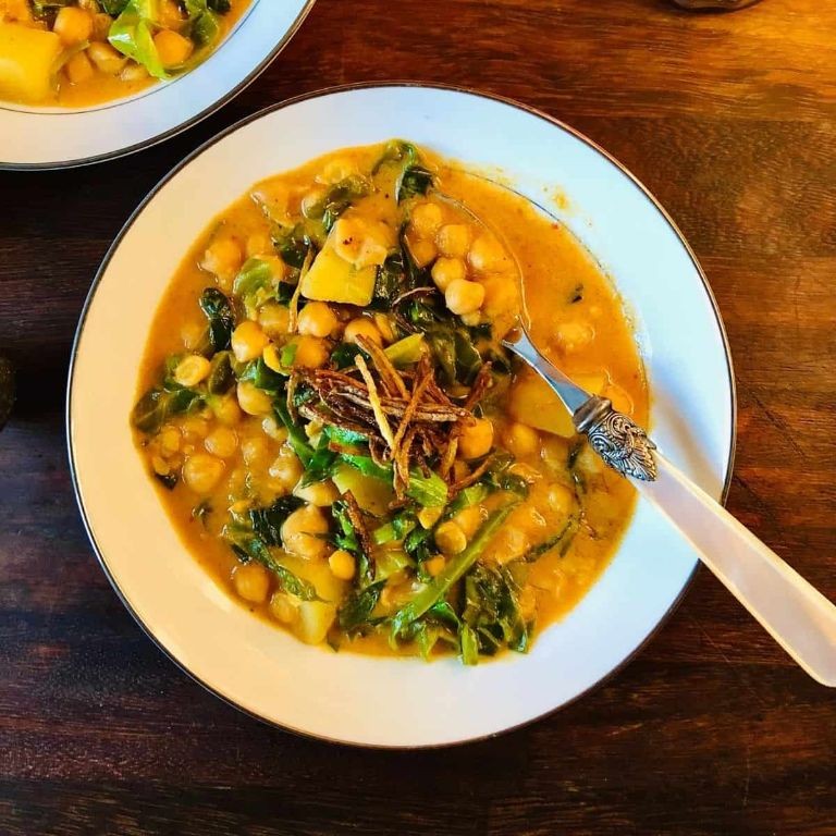 Savoy Cabbage and Chickpea Curry