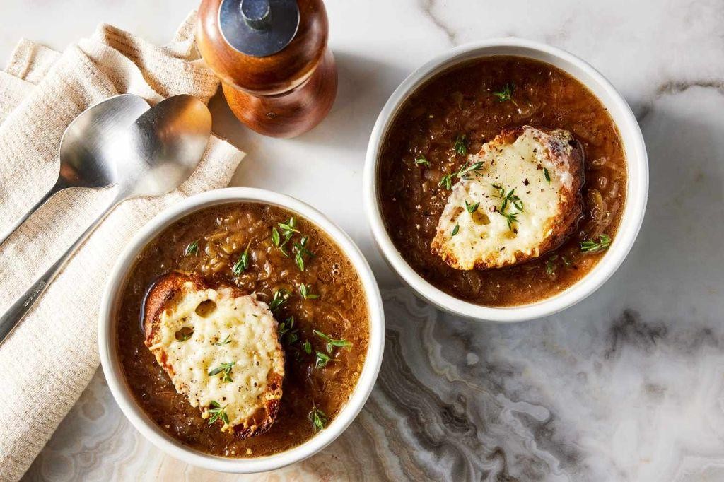 Slow Cooker French Onion Soup with Thyme