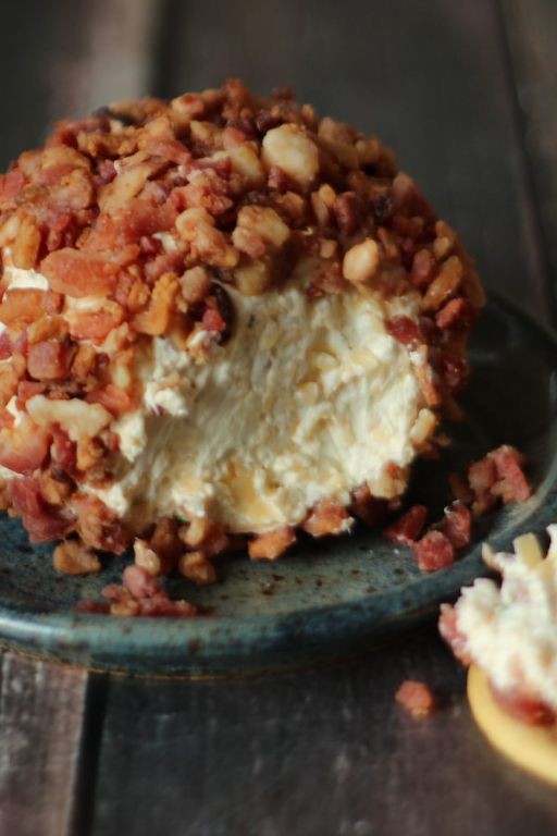 Smoked Gouda and Chive Cheese Ball