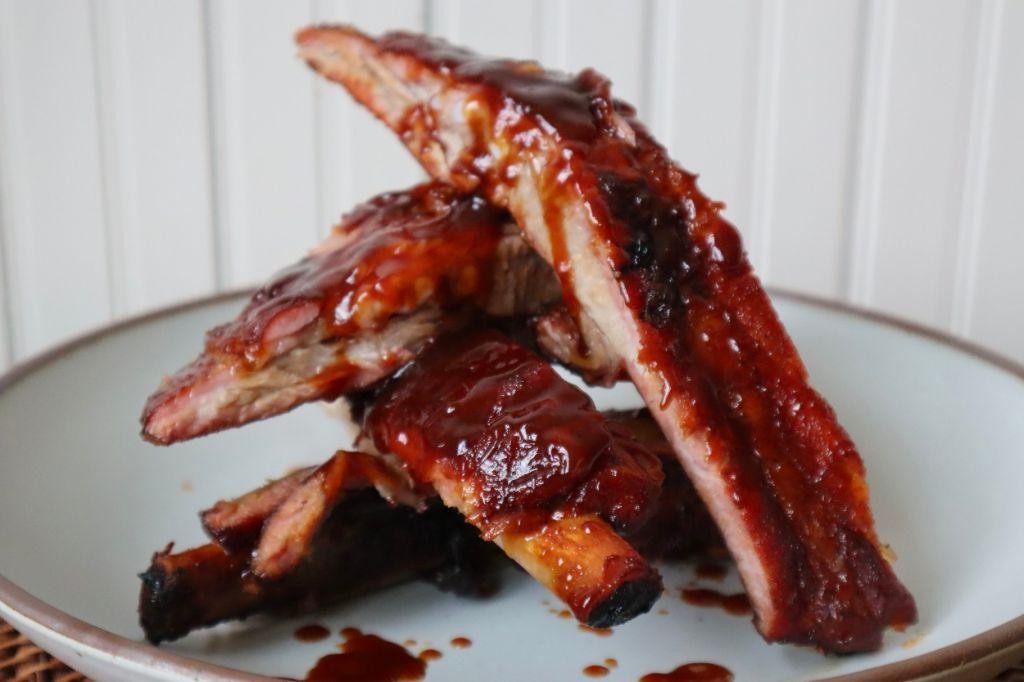 Smoky Mob Ribs with BBQ Sauce