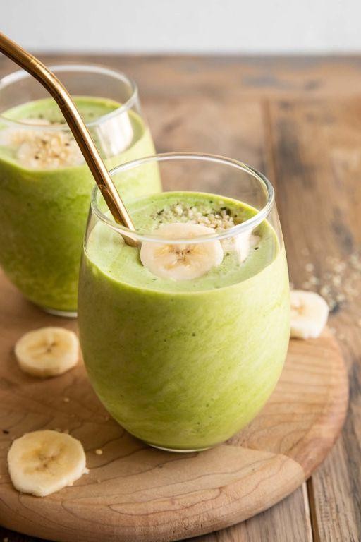 Smoothie with spinach, banana, and almond milk