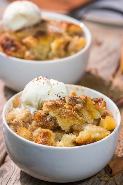Spiced Apple Cobbler with Cinnamon