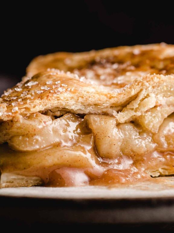 Spiced Apple Pie with Cinnamon and Nutmeg