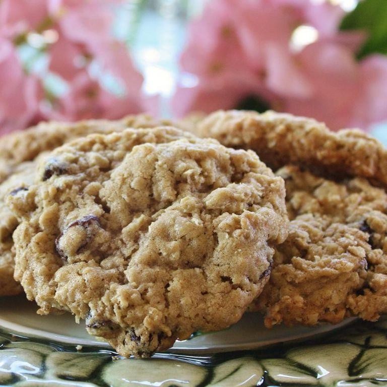 Spiced Oatmeal Raisin Cookies with Cinnamon