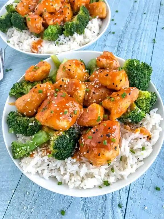 Spicy Sriracha Chicken Rice Bowl