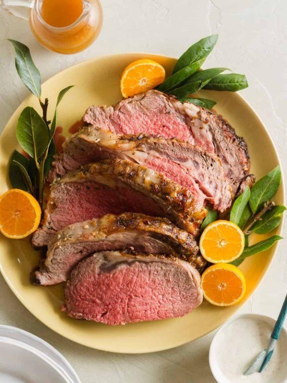 Standing Rib Roast with Creamy Horseradish Sauce