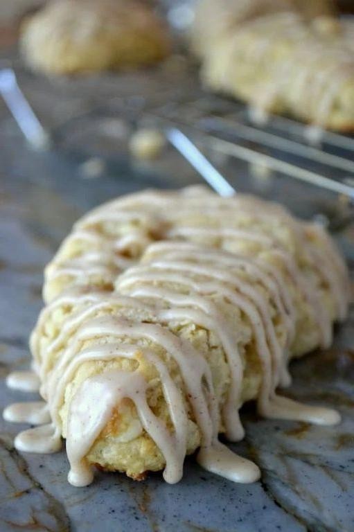 Starbucks Style White Chocolate Macadamia Scones