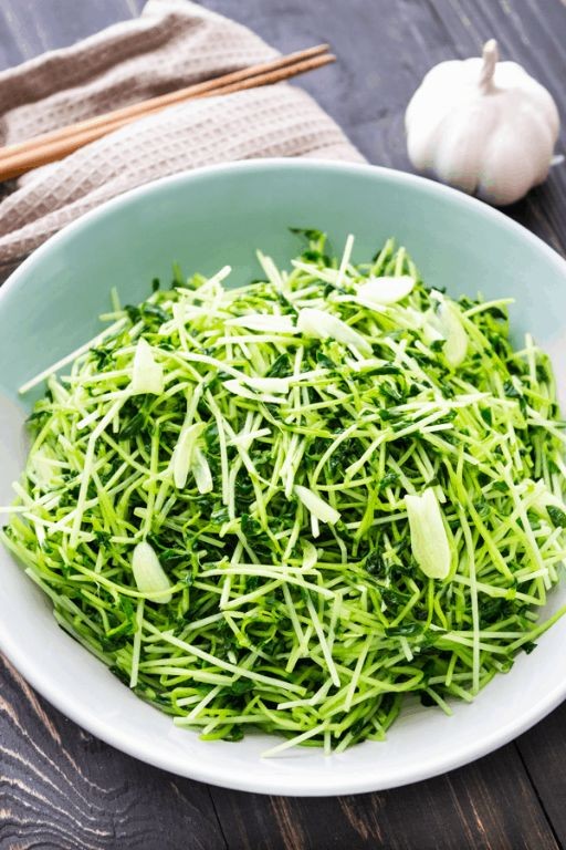 Stir-Fried Alfalfa Sprouts with Garlic