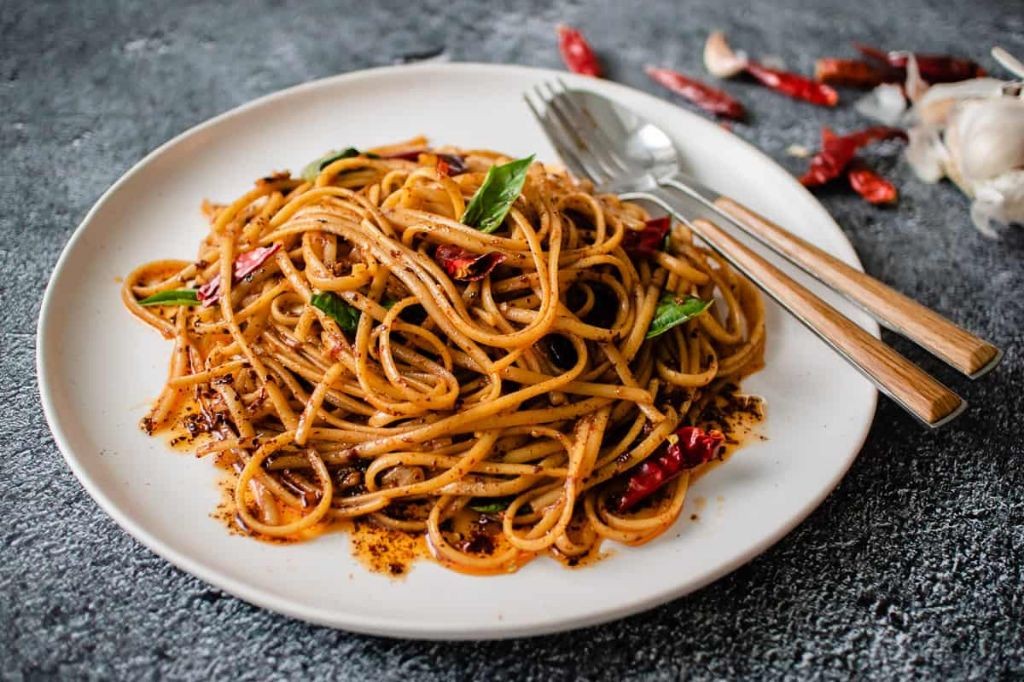 Stir-Fried Garlic Chili Egg Noodles