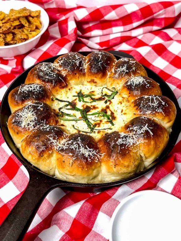 Three-Cheese White Pizza Dip