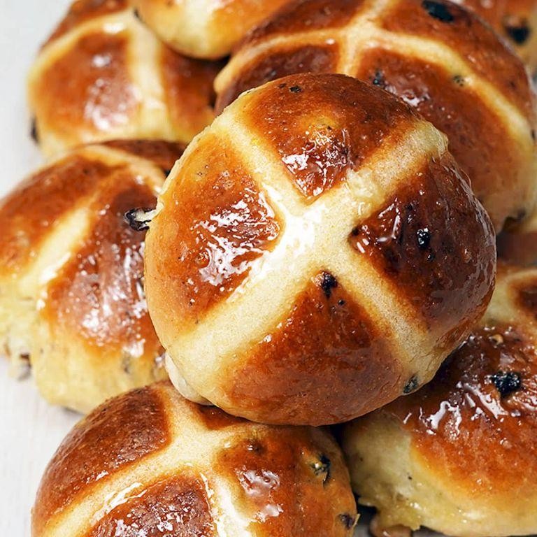 Traditional Hot Cross Buns with Spiced Glaze