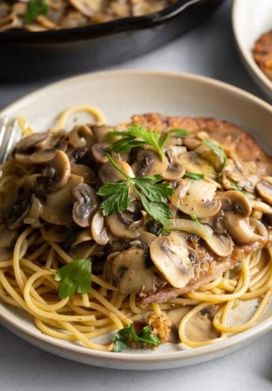 Veal Scallopini with Mushroom and White Wine Sauce