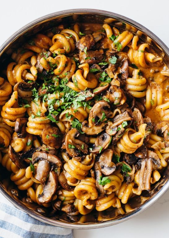Vegan One Pot Creamy Mushroom Stroganoff