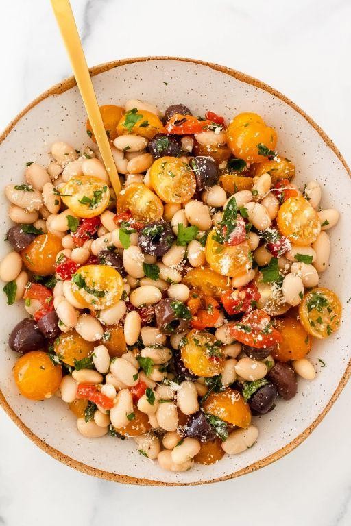 White Bean and Roasted Red Pepper Salad with Olives