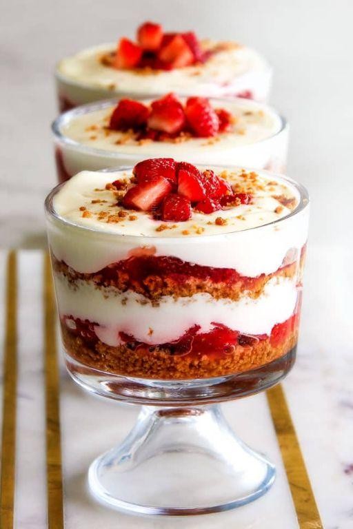 5-Minute Strawberry Cheesecake Parfait
