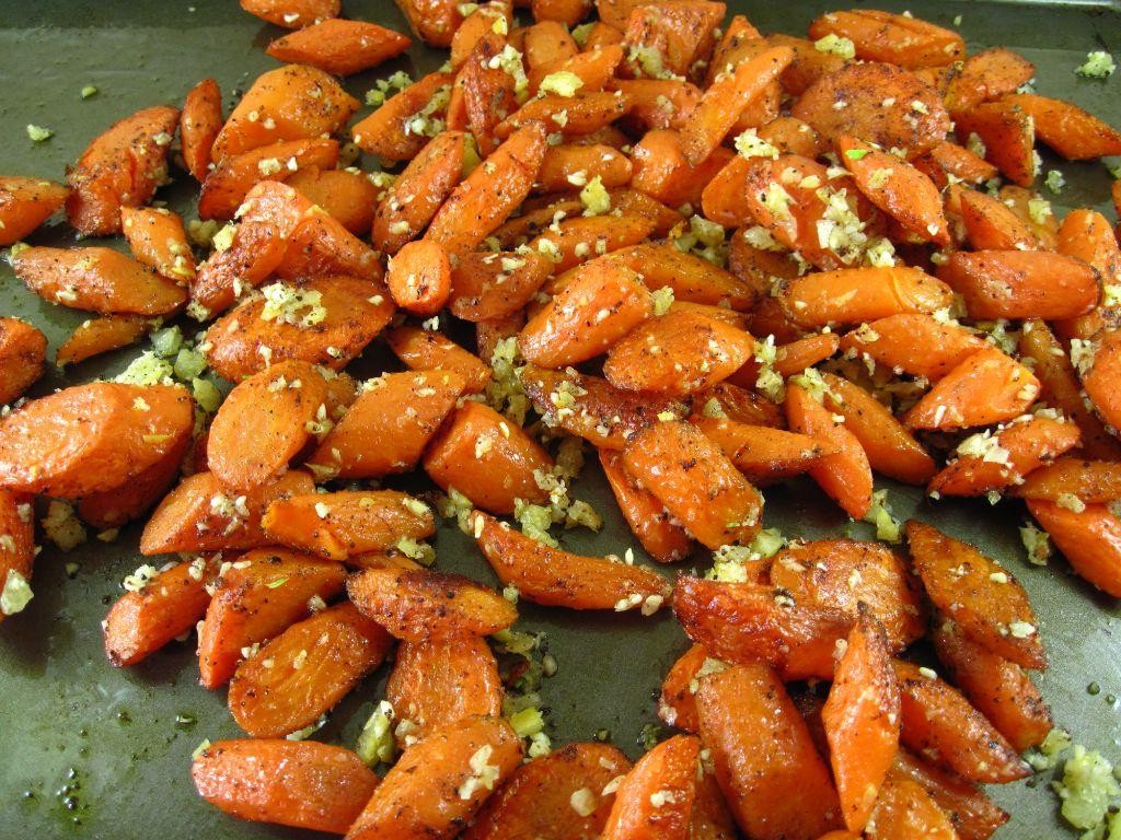 Allspice-Glazed Roasted Carrots