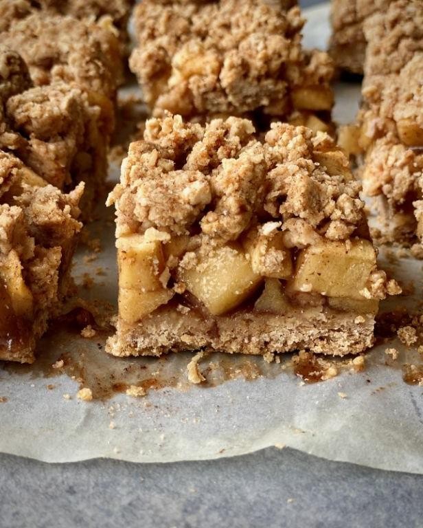 Apple Cinnamon Oatmeal Bars