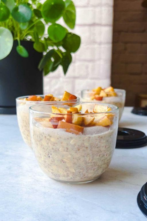 Apple Cinnamon Oatmeal with Chia Seeds