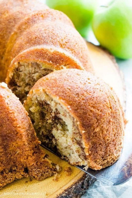 Apple Cinnamon Raisin Bundt Cake