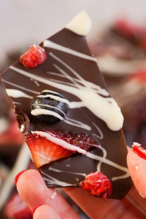 Aronia Berry Dark Chocolate Bark