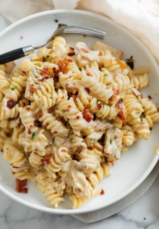 Bacon Ranch Shredded Chicken Pasta