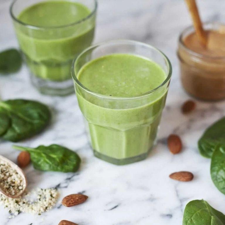 Banana Spinach and Almond Butter Smoothie
